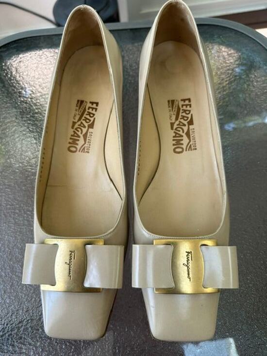 Salvatore Ferragamo Shoes - Salvatore Ferragamo Vintage Lillaz Bow Kitten Heel Pumps Size 8.5 EUC